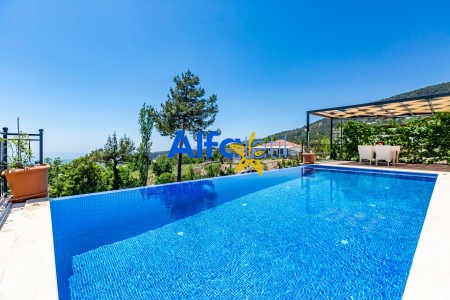 Villa Artemis Gold